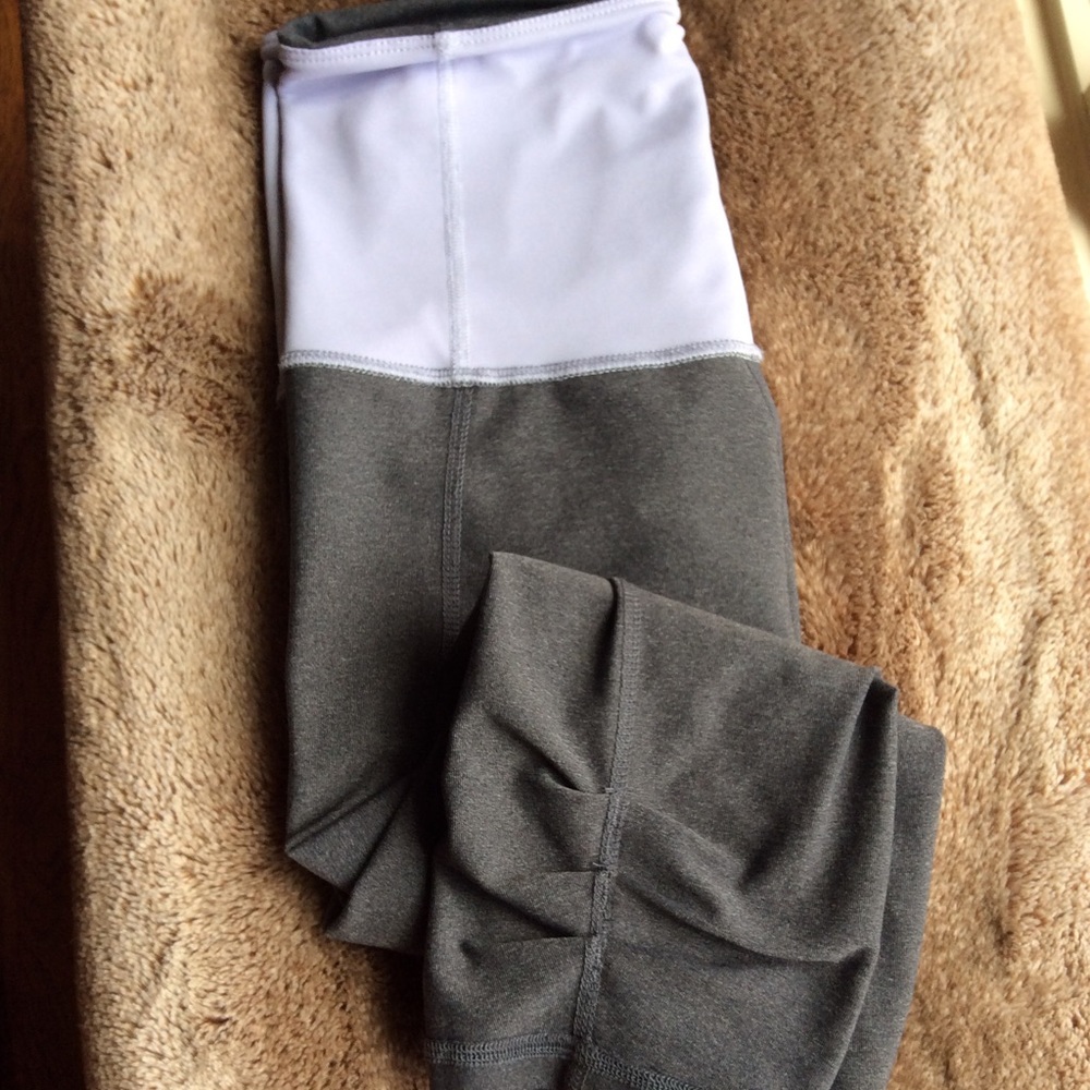 Karma reversible capri leggings